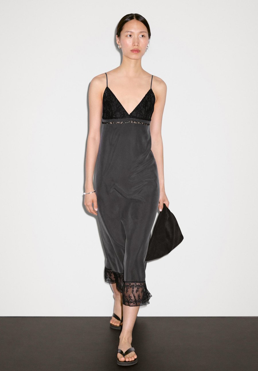 

Платье Massimo Dutti STRAPPY MIDI WITH LACE DETAIL, Grey