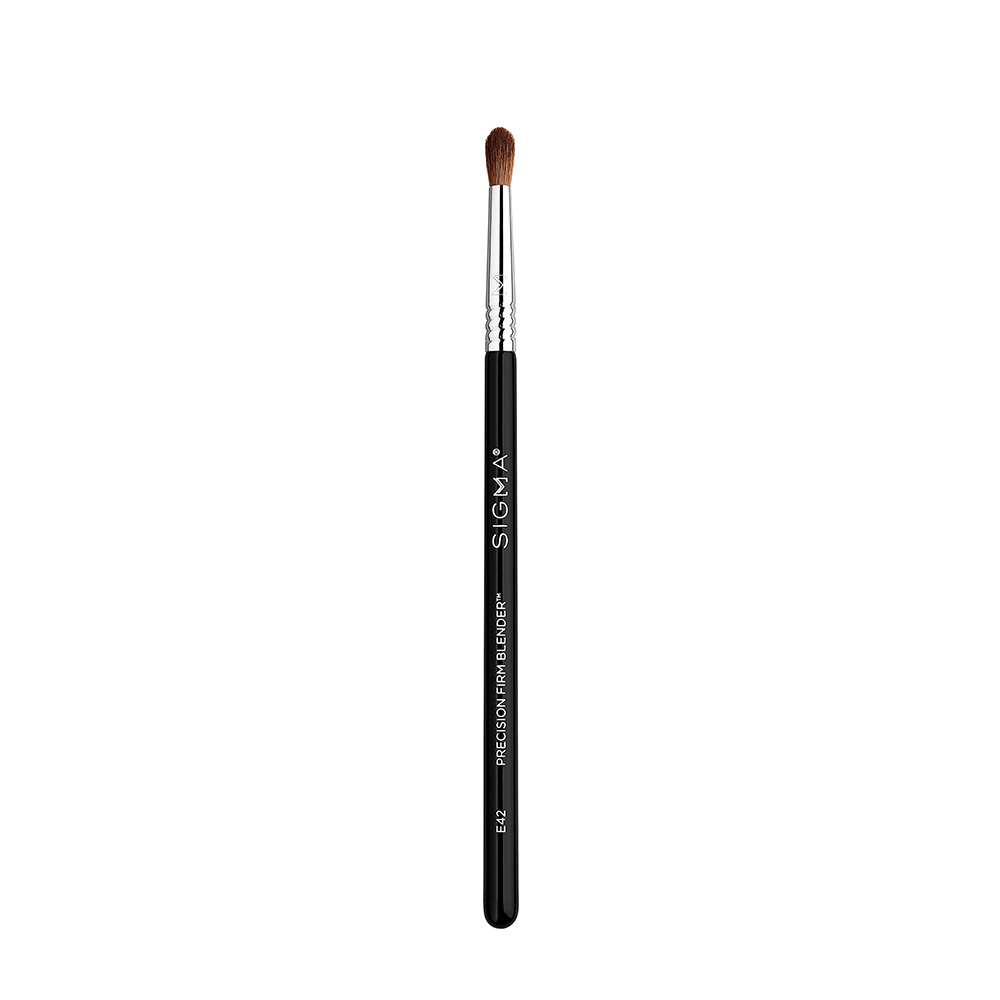 

Плотная кисть для нанесения теней e42 precision firm blender brush Sigma, количество 1 шт.
