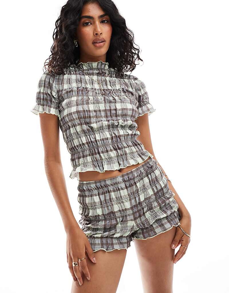

ASOS DESIGN – коричневый укороченный топ в клетку с рюшами