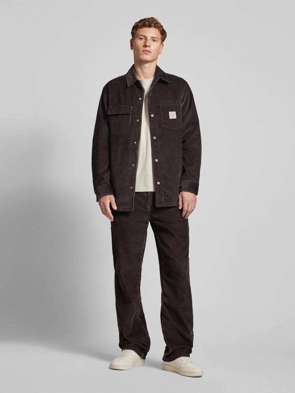 

Брюки из ткани с карманами Levi's, темно-коричневый