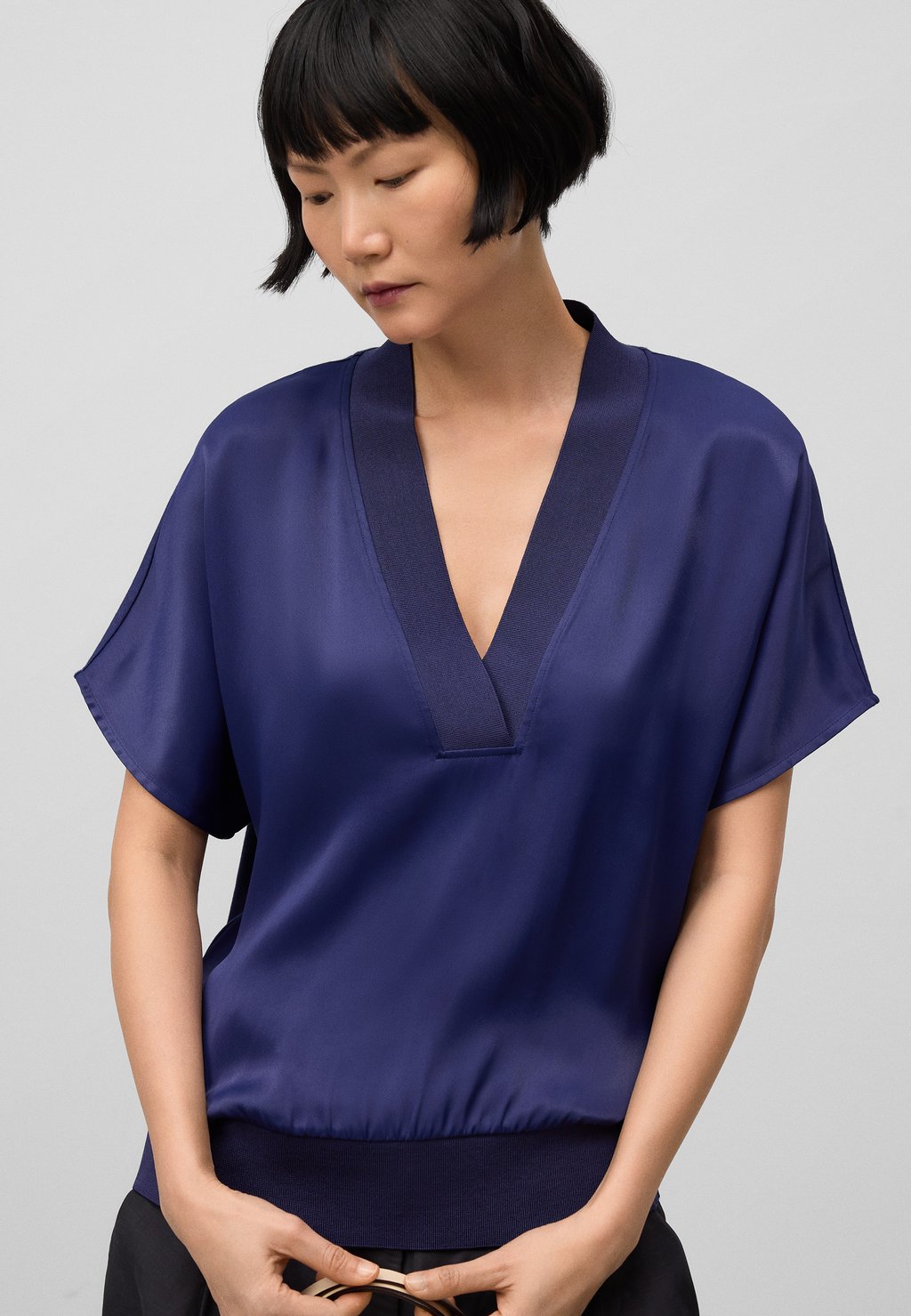 

Блуза V-NECK - Basic T-shirt ADOLFO DOMINGUEZ, синий