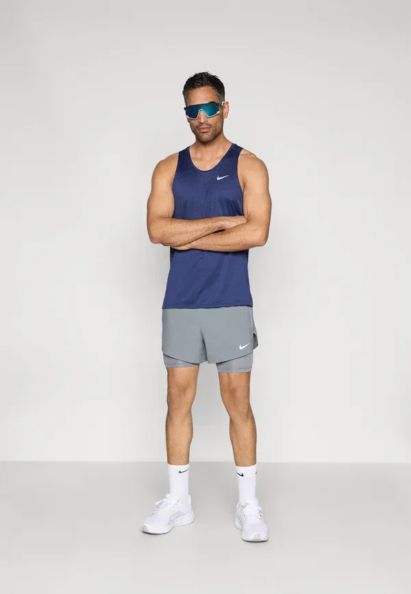 Топ без рукавов Nike Performance Stride, цвет темно-синий/отражающий серебристый — фото 2