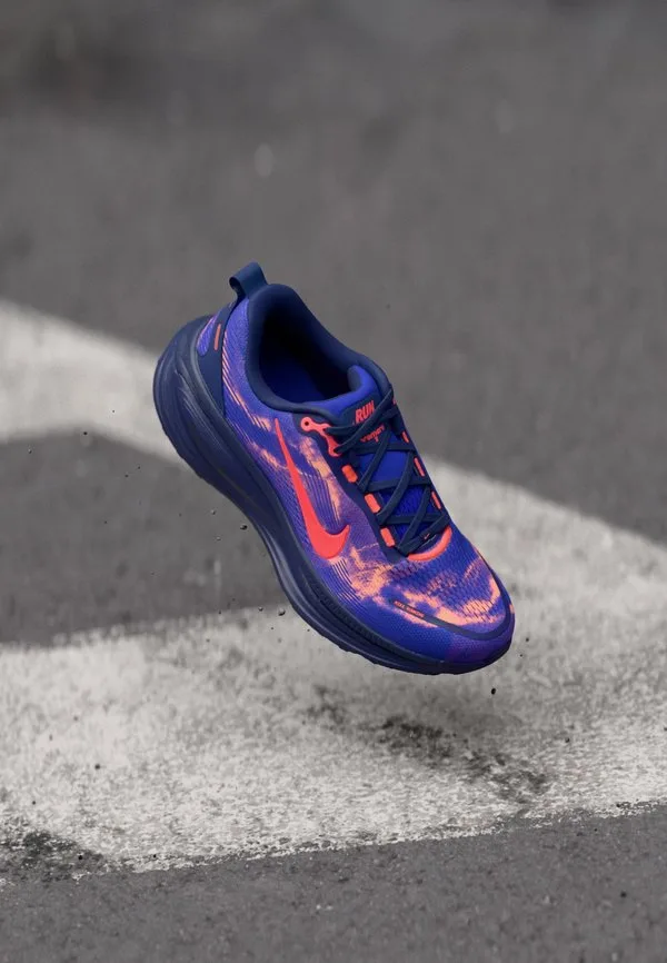 Кроссовки для бега по шоссе vomero 18 Nike Performance, Indigo Burst/Hot Lava/Blue Void/Orange Pulse/Anthracite