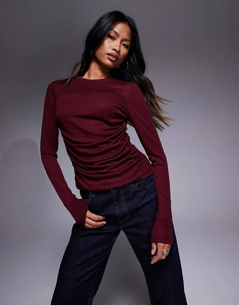 

Мягкий трикотажный лонгслив с драпировкой и длинными рукавами ASOS DESIGN бордового цвета