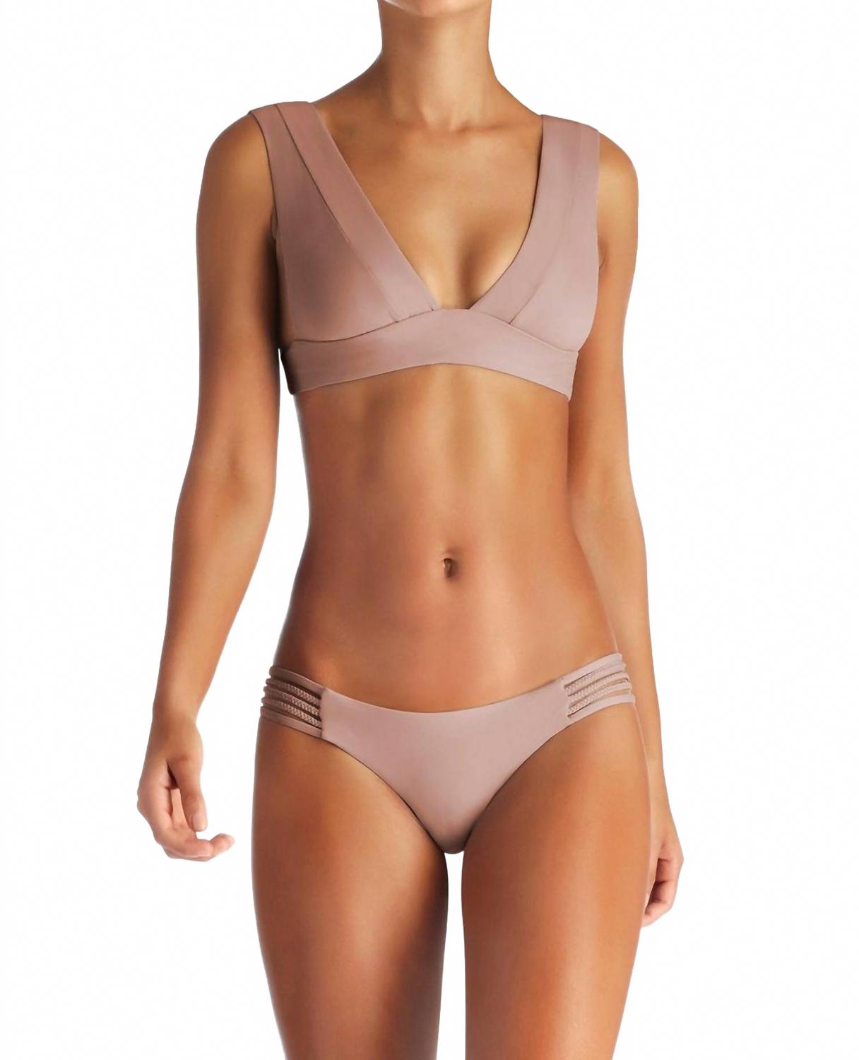 

Jaydah Braid Bottom In Ute Vitamin A, Ute