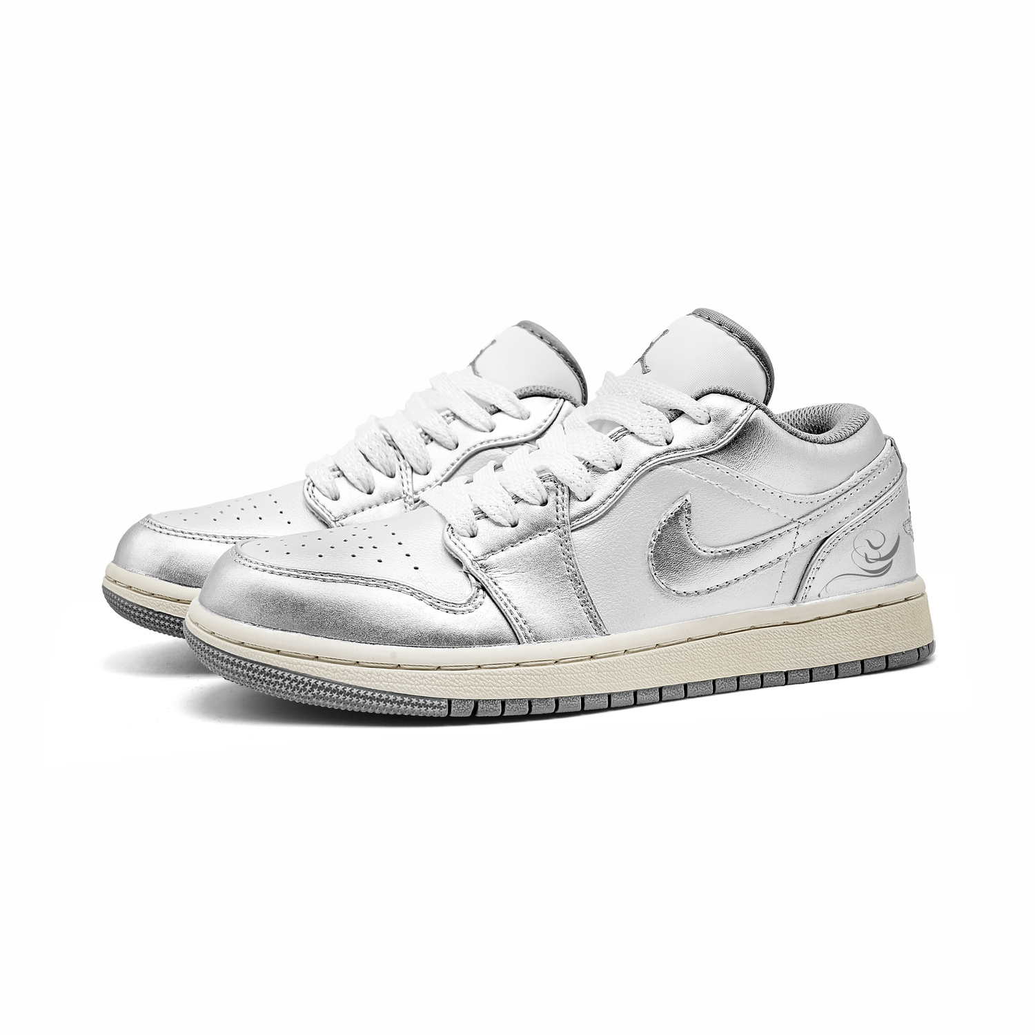 Jordan Air 1 Silver Trace, технология амортизации Footprint Innovation Leather, износостойкие низкие кроссовки — фото 3