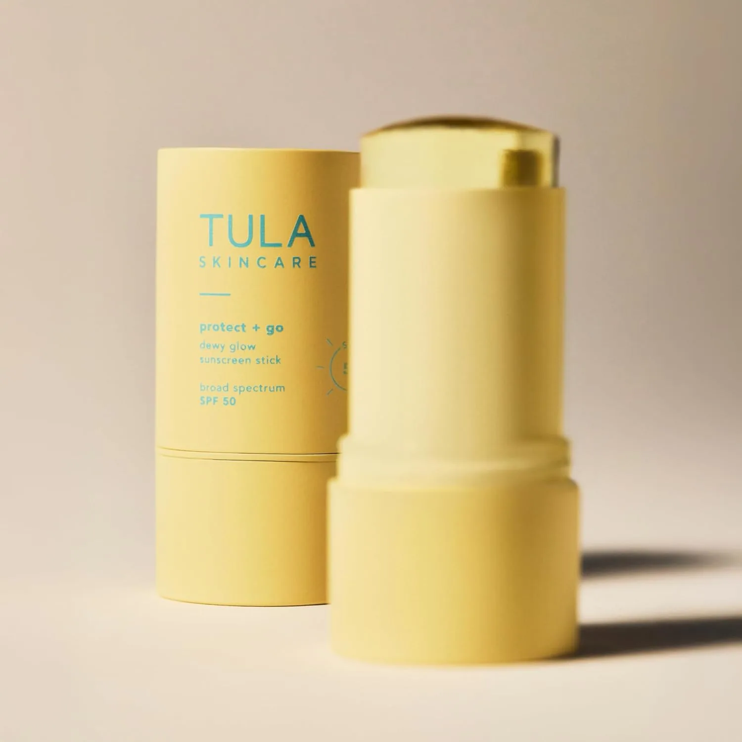 Солнцезащитный крем TULA Skincare Protect + Glow Daily Sunscreen SPF 30 для защиты от тусклости кожи и солнца, с пребиотическими экстрактами и пробиотической смесью, 1,7 жидких унций. — фото 4