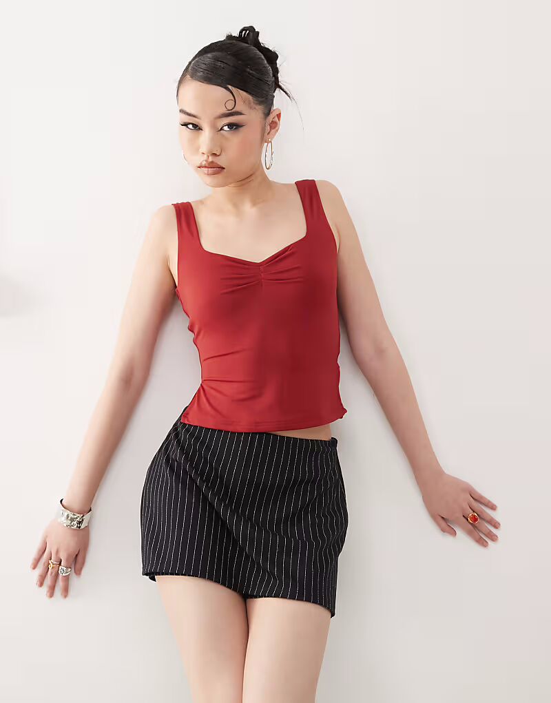 

Двухслойный облегающий топ с вырезом сердечком и разрезами по бокам спереди, красного цвета Princess Polly