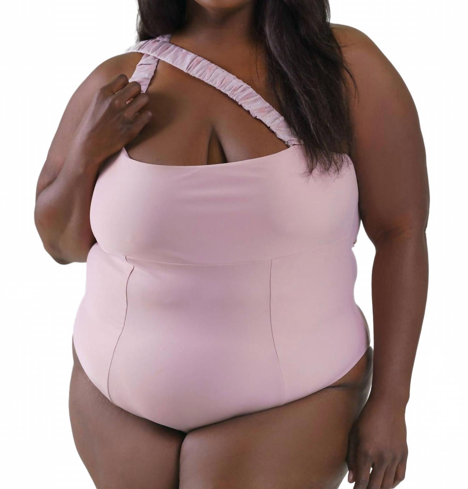 

Вейв Цельный купальник плюс в первоцвете Nomads, розовый