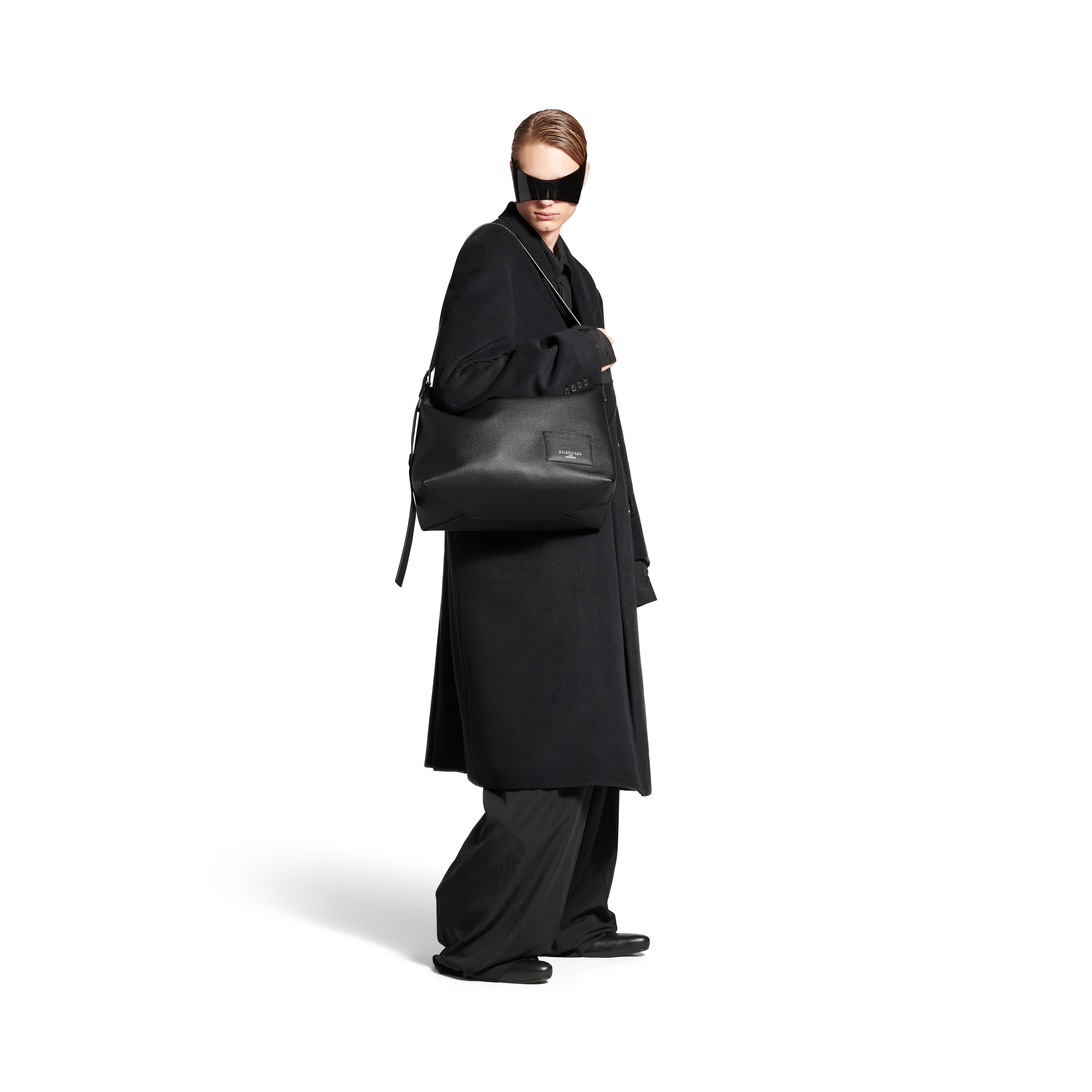 

Кредитная большая сумка-мессенджер BALENCIAGA, черный