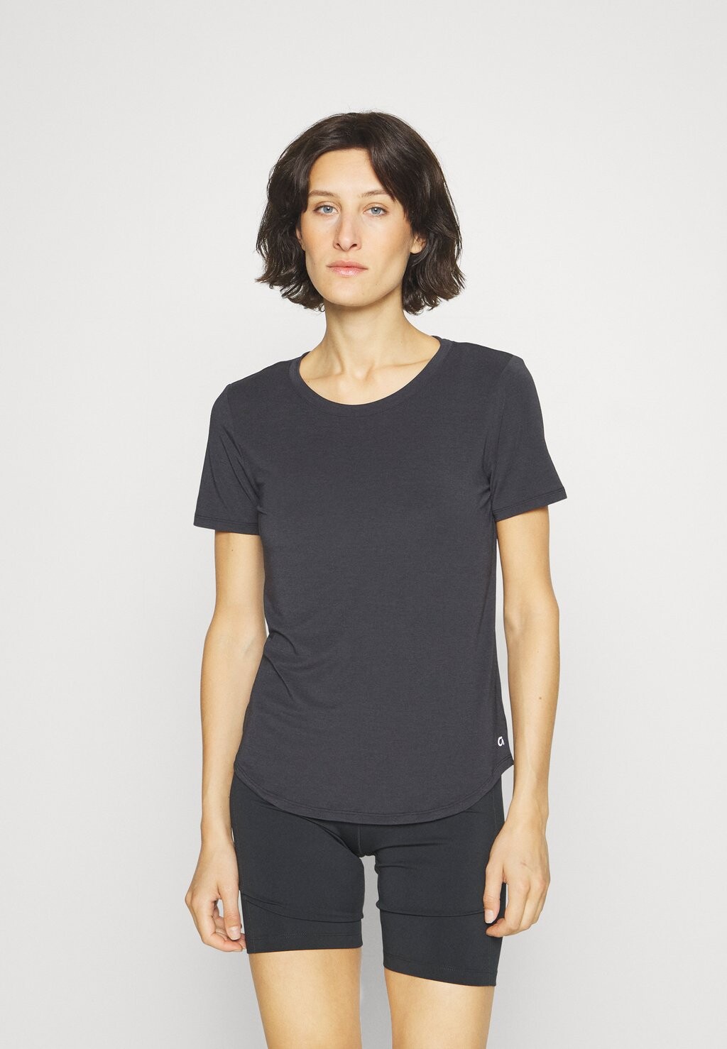 

Базовая футболка BREATHE CREWNECK GAP, настоящий черный