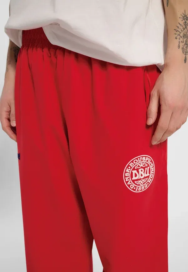Штаны спортивные Hummel Dbu 26 fan 86 replica micropants k tracksuit bottoms, танго красный — фото 4
