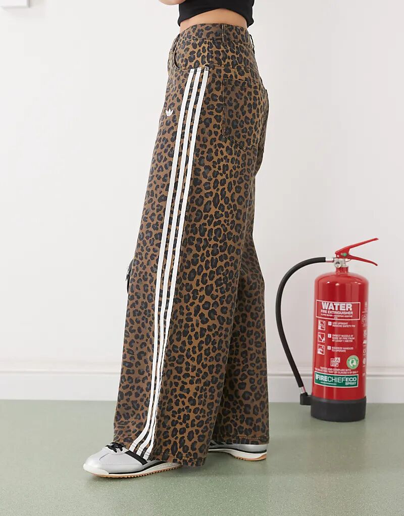 Джинсы adidas Originals Wide Leg с леопардовым принтом — фото 2