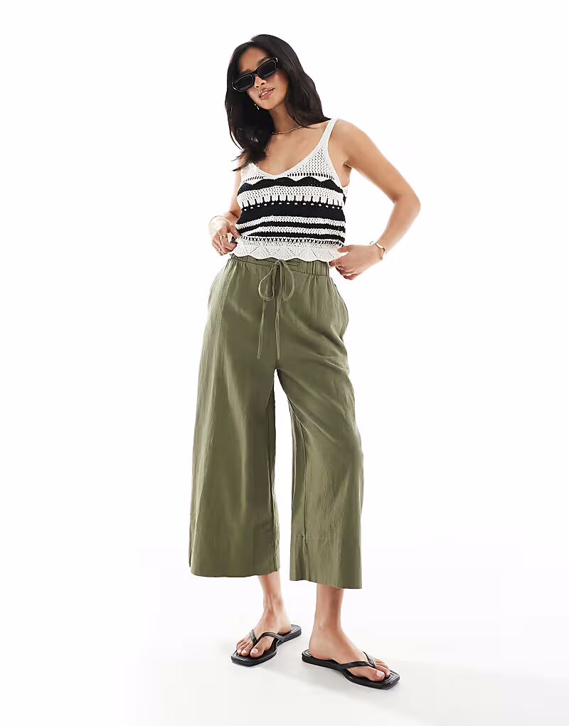 

Укороченные льняные брюки цвета хаки New Look Petite