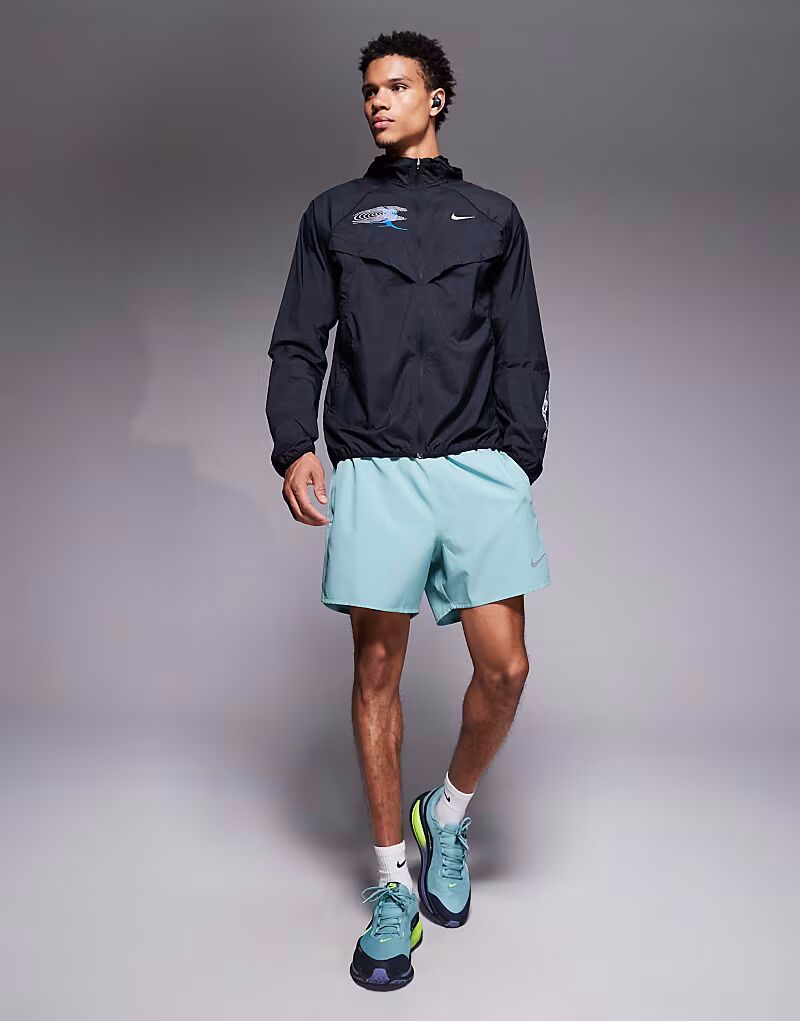 

Шорты Running Challenger Dri-FIT 5 дюймов зеленого цвета Nike Running