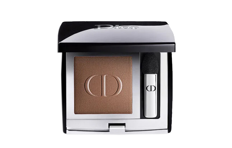 

Индивидуальные монохромные тени для век с эффектом стойкости, легко растушевываются, подчеркивают взгляд DIOR