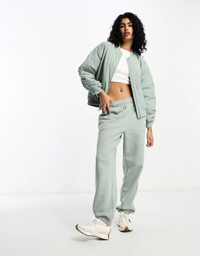 

Зеленые джоггеры на молнии New Balance Linear Heritage