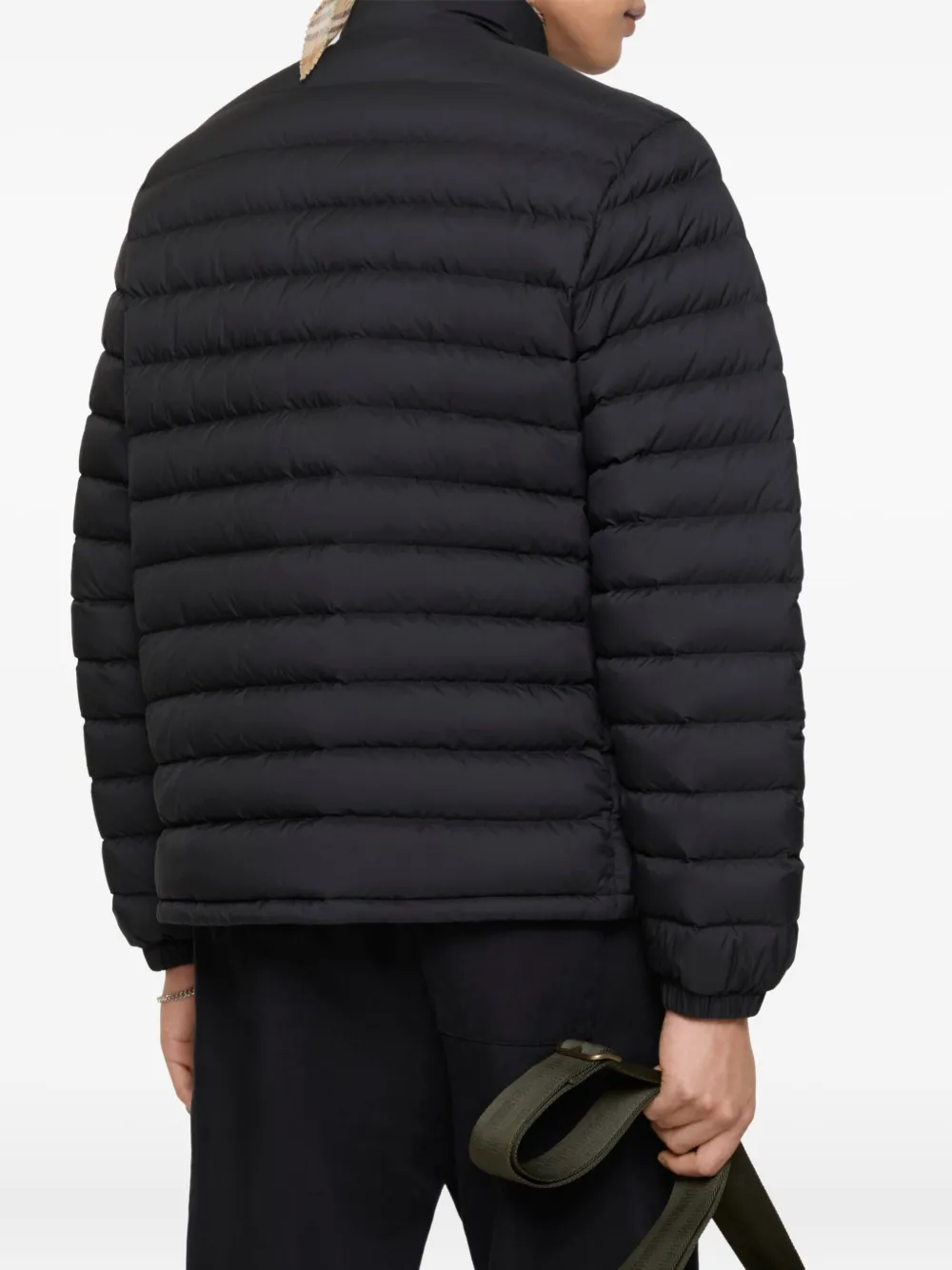 Пуховик BURBERRY с нашивкой-логотипом, воротник-стойка, черный — фото 3