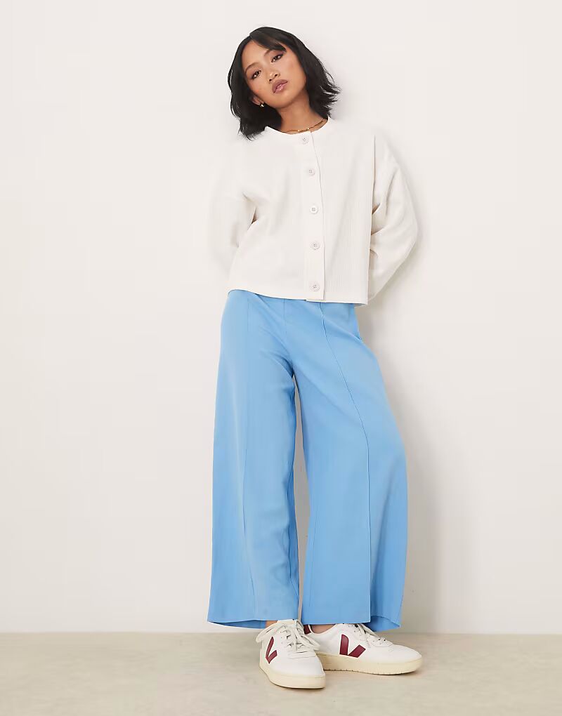 

Льняные брюки-кюлоты ASOS DESIGN Petite, приталенные в синих тонах