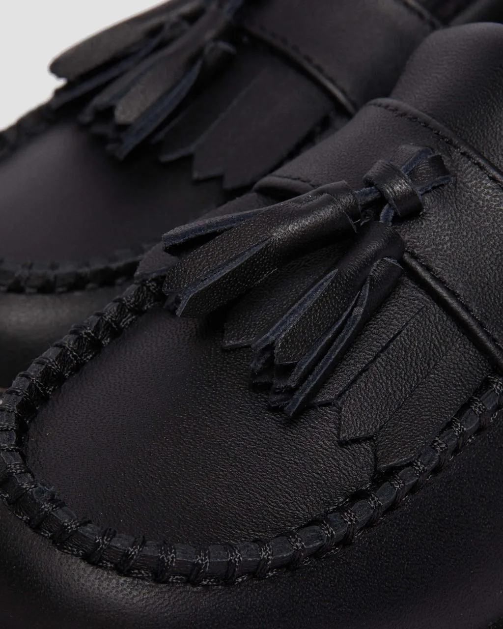 Dr. Martens Junior Adrian Softy T Кожаные лоферы с кисточками, цвет Black — Softy T — фото 3