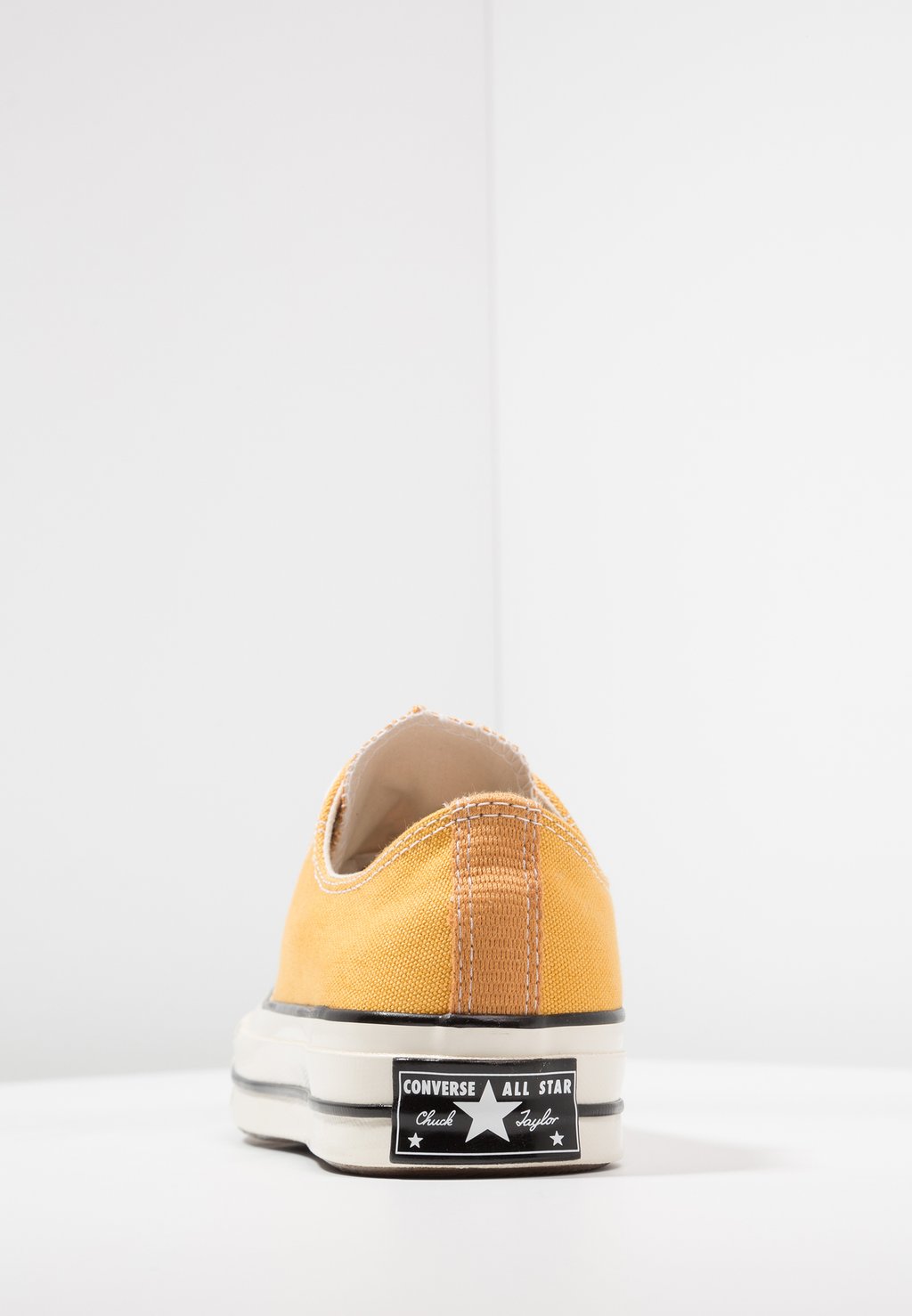 Низкие кеды CHUCK TAYLOR ALL STAR '70 OX Converse, желтый — фото 4