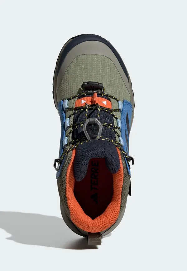 Походные ботинки средней жесткости из материала gore-tex Adidas Terrex, Tent Green Core Black Ray Blue — фото 3