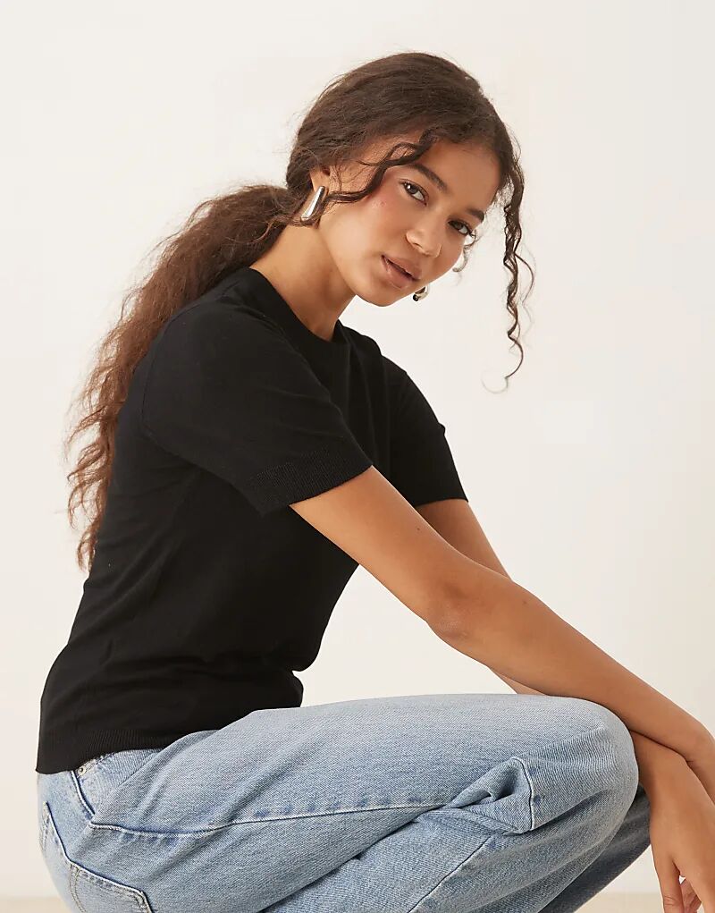 

Тонкий трикотажный топ с короткими рукавами Mango черного цвета