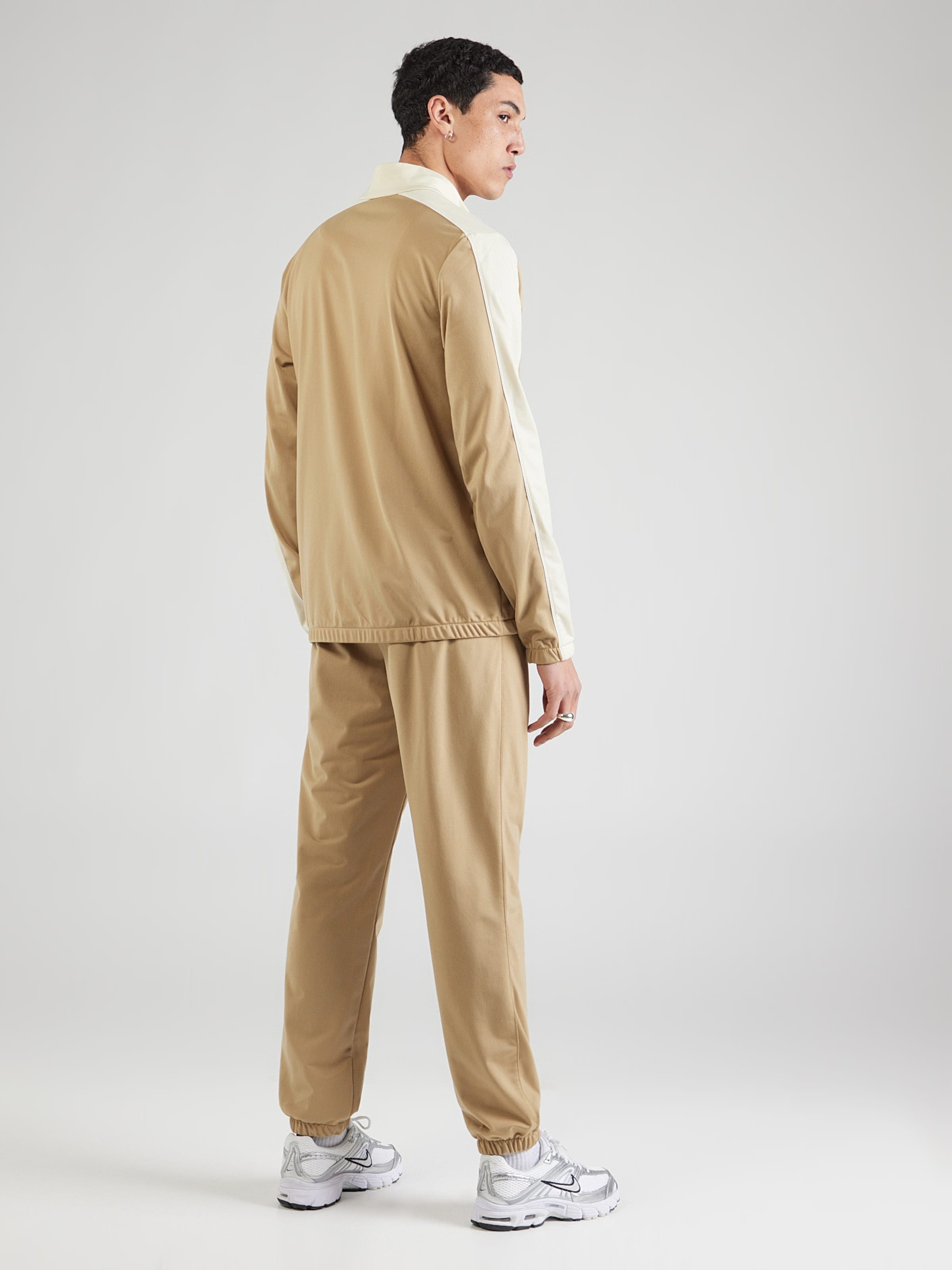 Nike Sportswear Спортивный костюм Regular 'CLUB' в цвете беж, светлый беж — фото 4