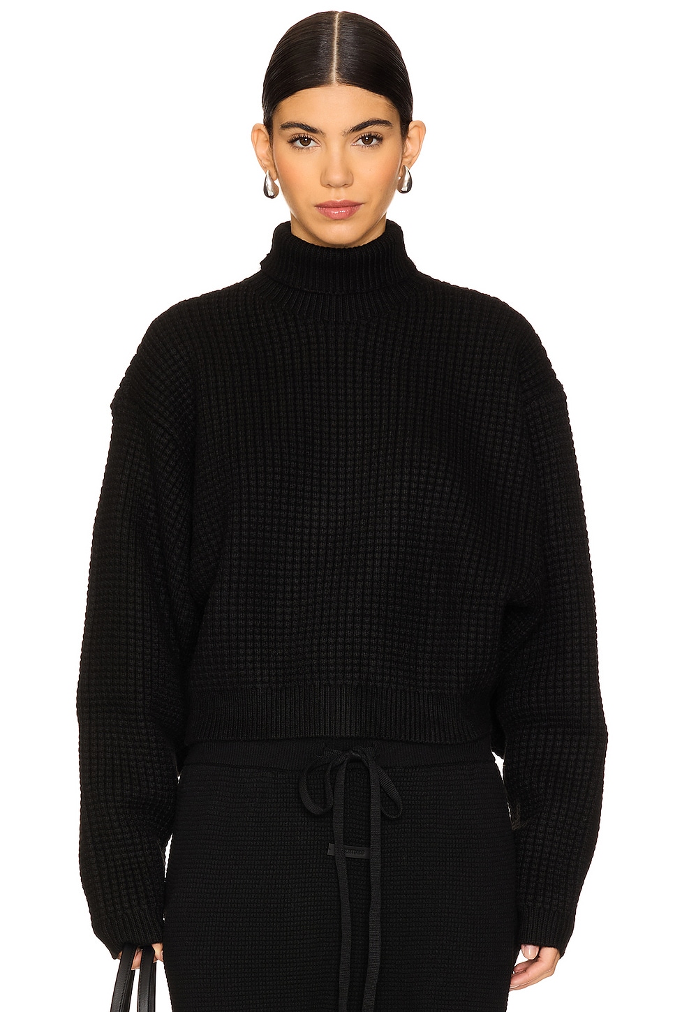 

Укороченный свитер с высоким воротом Fear Of God Essentials, черный