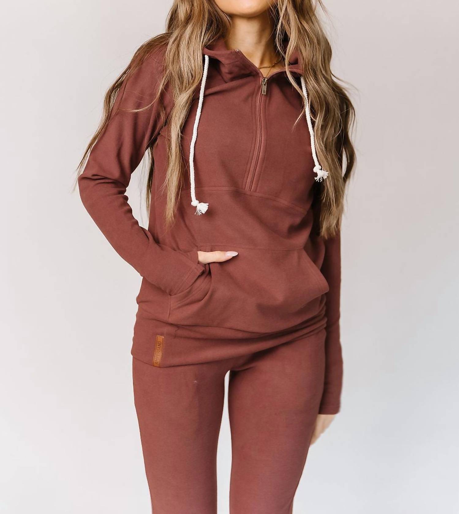 

Свитшот Performance Fleece Half-zip цвета красного дерева AMPERSAND AVE