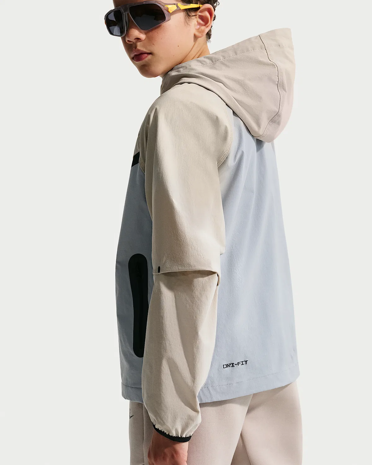 Детская куртка Nike Tech для мальчиков, Wolf Grey/Cream II/Black — фото 2
