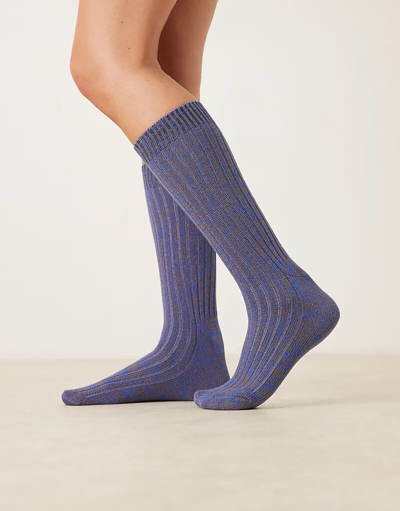 

Вязаные носки ASOS DESIGN из смешанной коричневой и светло-голубой пряжи