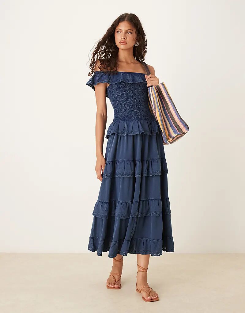 

Платье макси ASOS DESIGN премиум-класса с присборенным лифом и оборками, украшенными вышивкой