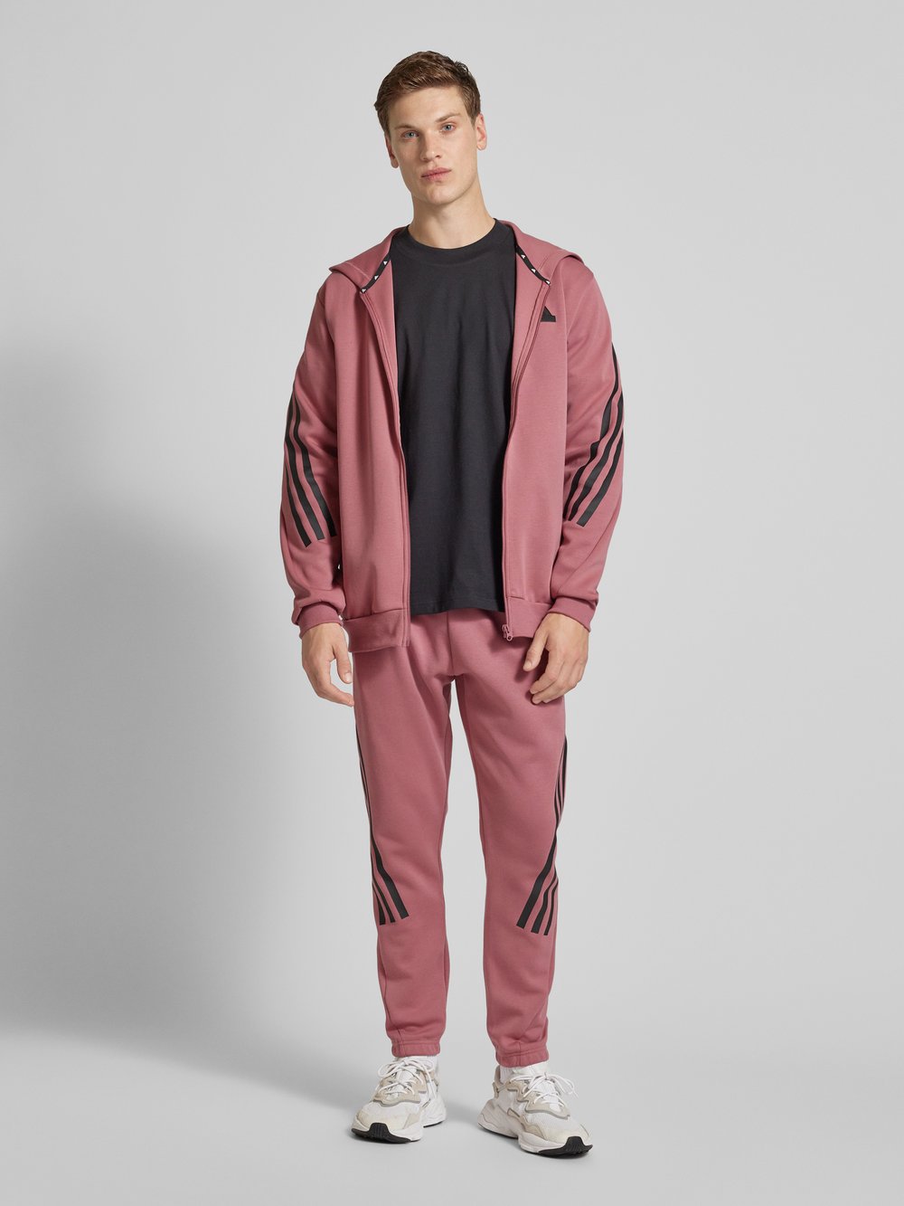 

Облегающие спортивные брюки с фирменными полосками ADIDAS SPORTSWEAR
