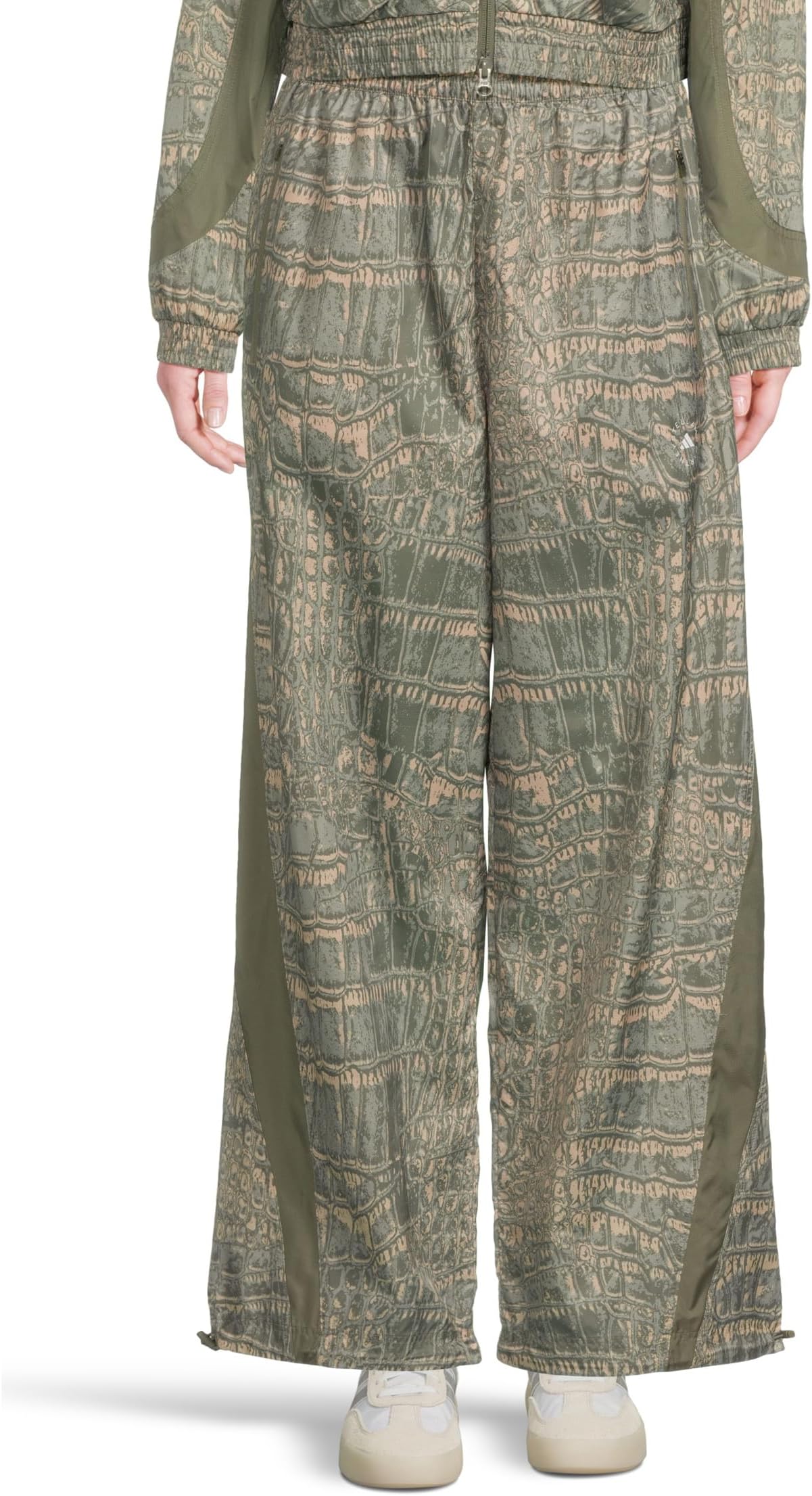 

Брюки adidas by Stella McCartney Trackpants Printed JN2212, цвет Soft Powder Legacy Green Willow Grey