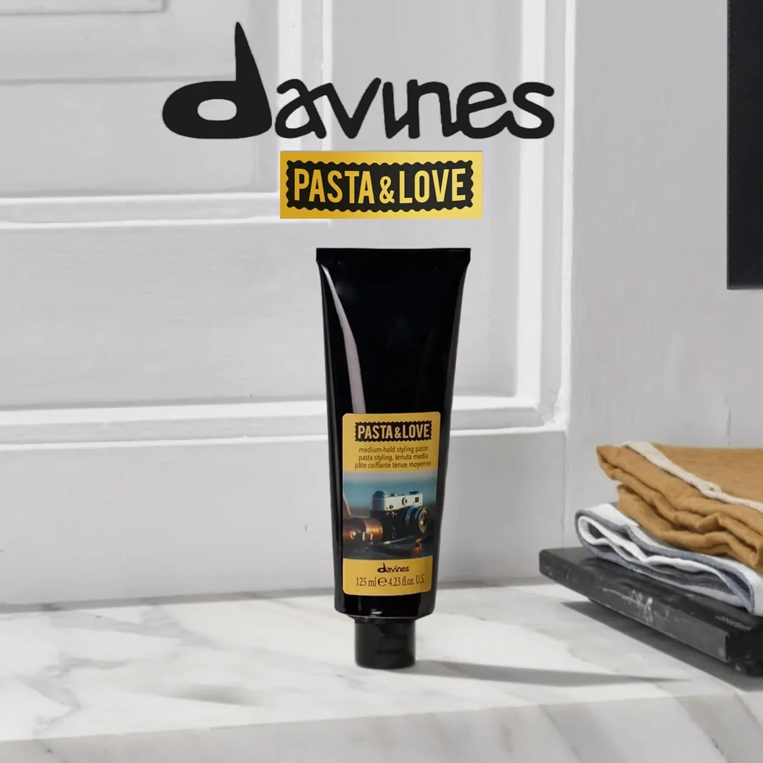 Davines Pasta & Love паста для укладки средней фиксации, пластичная текстура с сатиновым финишем для мужских причесок, 125 мл — фото 2