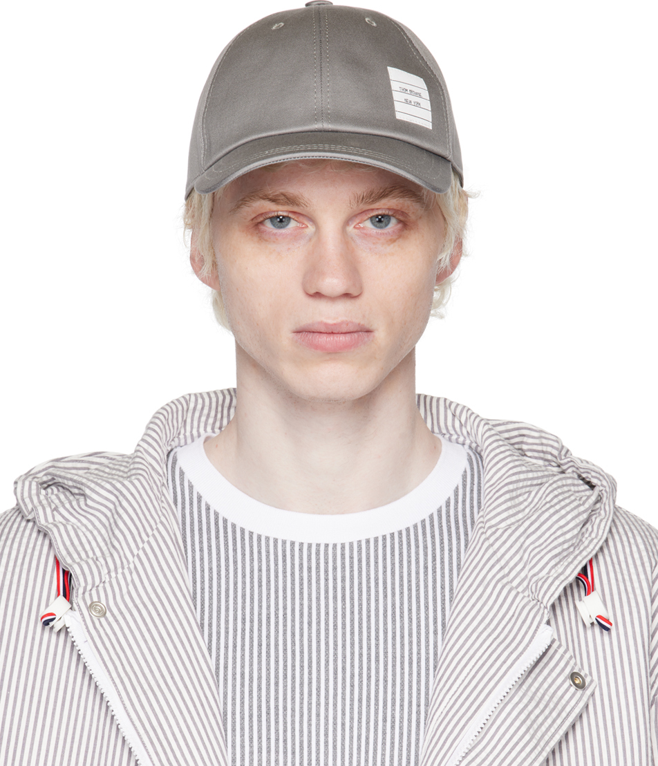

Серая кепка с нашивкой-логотипом Thom Browne