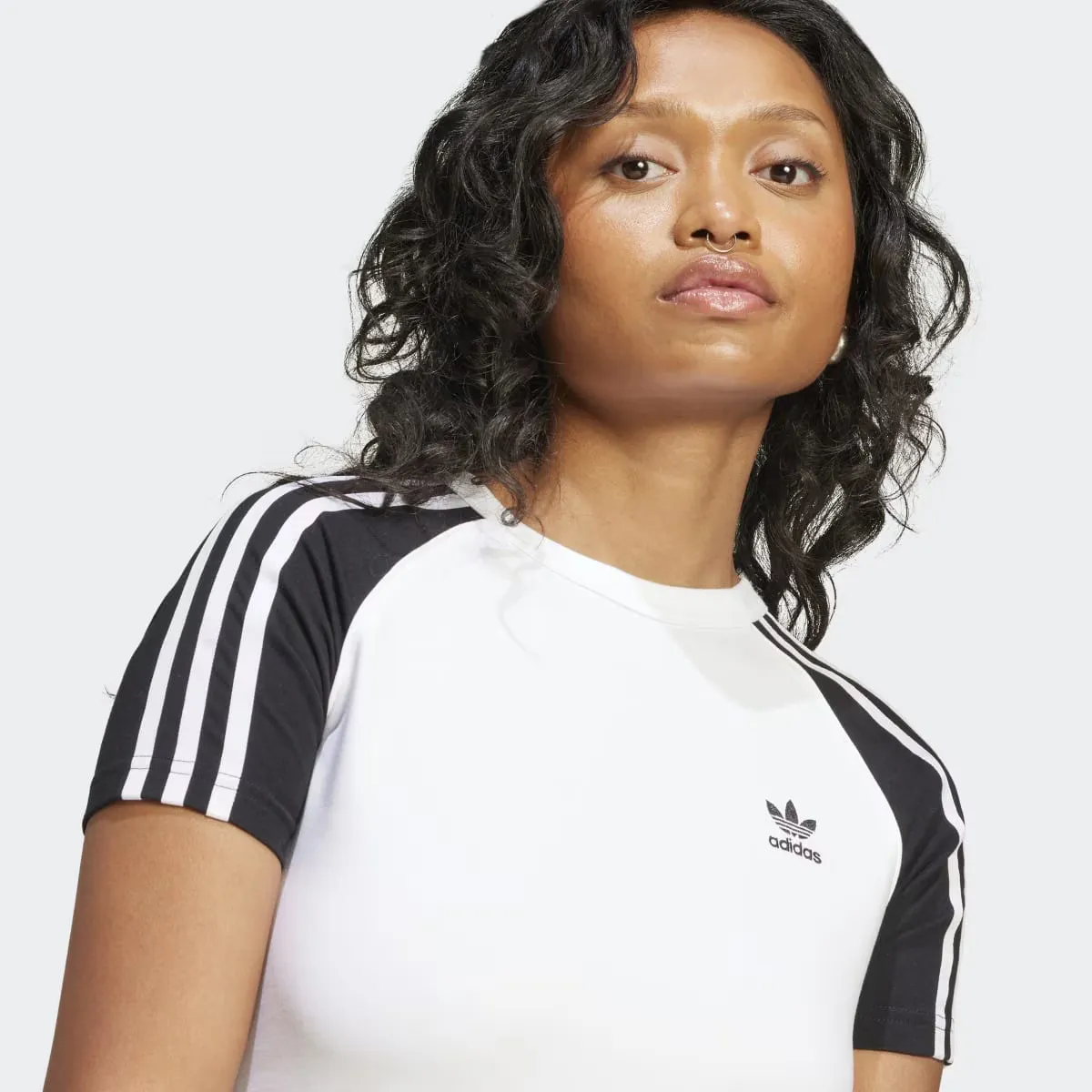 Женская футболка Adicolor Raglan Slim 3 полоски Adidas, белый — фото 4