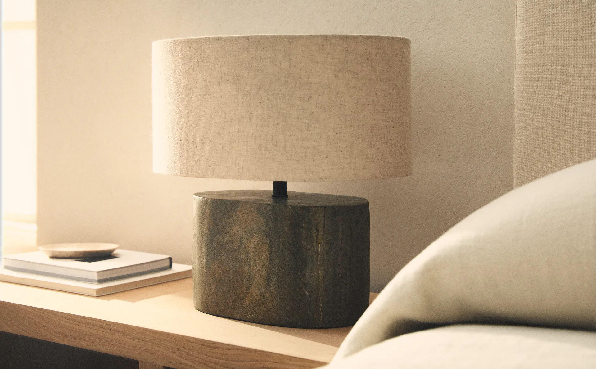 

Шиферная настольная лампа Zara Home, светло-бежевый