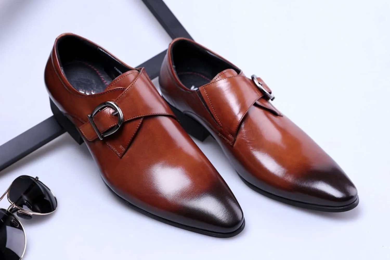 Мужские туфли Monk Strap Классические Ретро Формальные Деловые Лоферы Легкие Кожаные Слипоны Комфортные Носка Низкий Каблук Заостренный Носок Платиновая Пряжка Лоферы Оксфорды для Повседневной Элегантной Работы, Офиса и Свадьбы Geerta, коричневы... — фото 3
