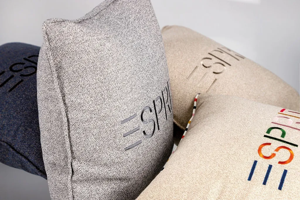 

Чехол на декоративную подушку Esprit, серый