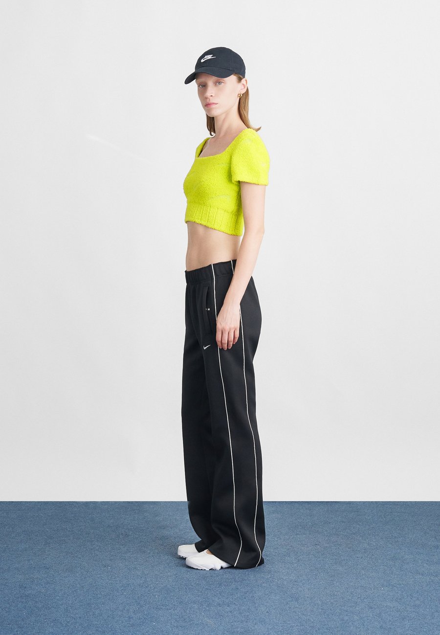 Футболка Nike Sportswear CROP, Cyber/Neon Yellow — фото 2