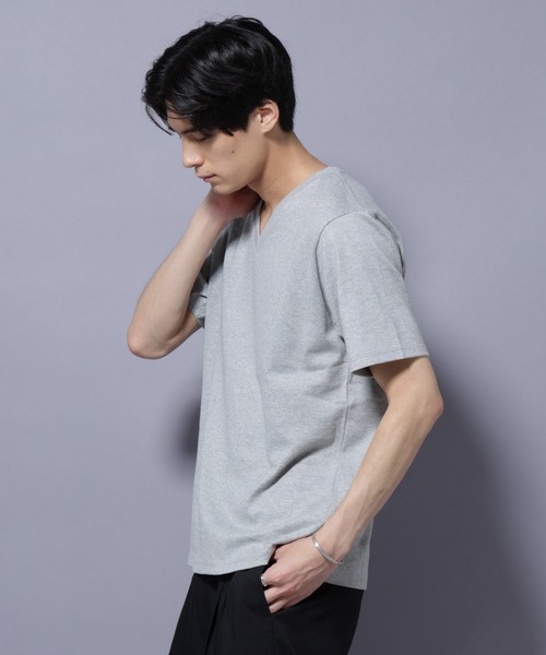 

Футболка с V-образным вырезом, стандартный крой, устойчивая к поту и пятнам NANO universe, серый