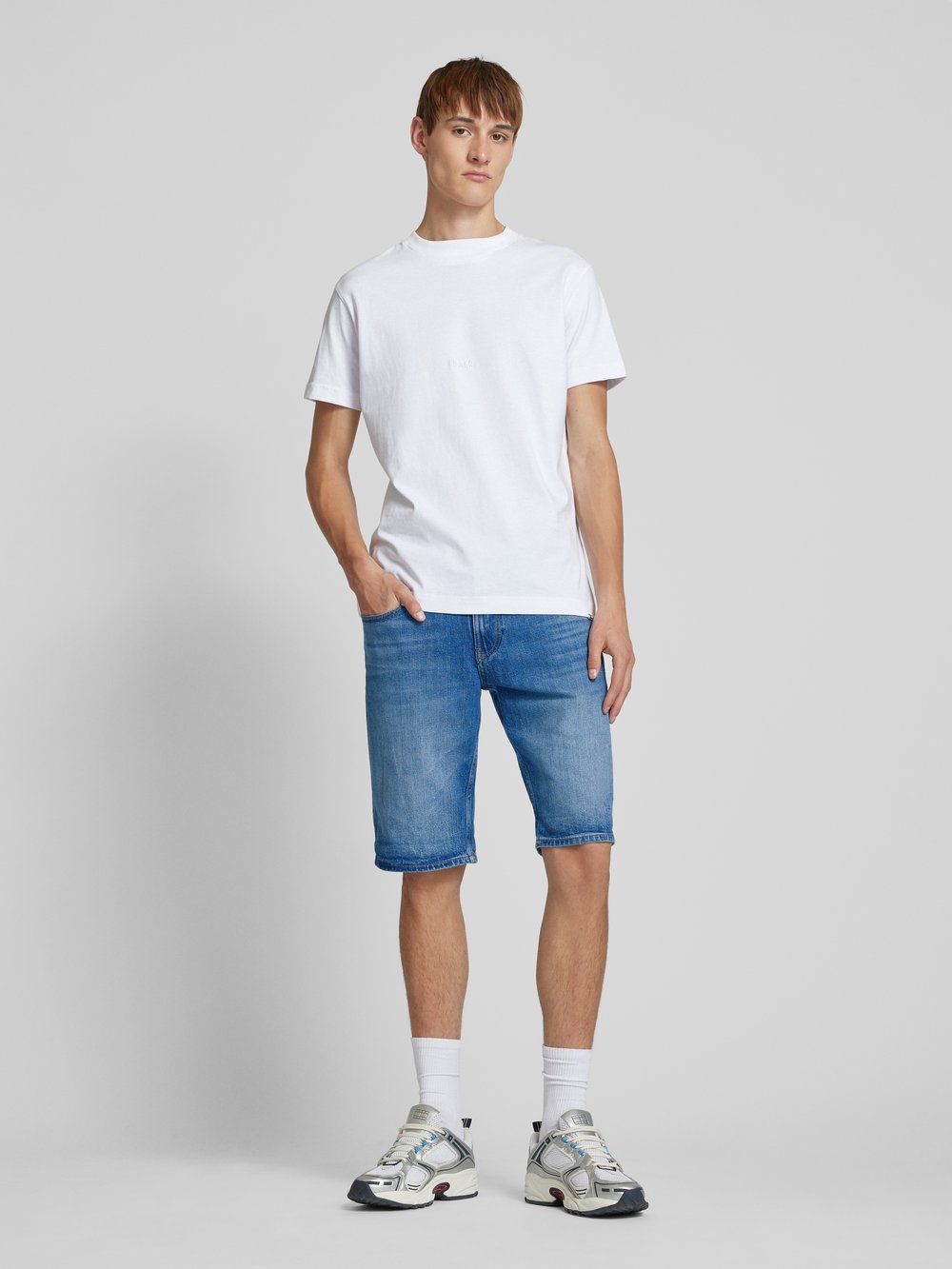 

Джинсовые шорты прямого кроя из хлопковой смеси, модель «RONNIE» Tommy Jeans