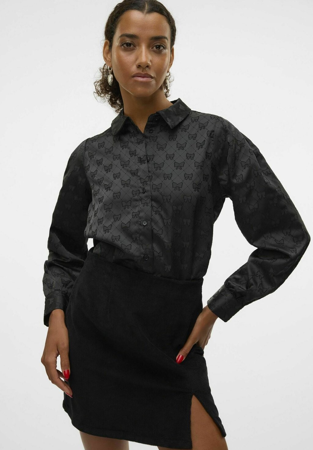 

Блузка на пуговицах Vero Moda, черный