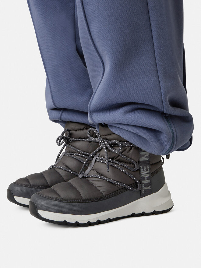 Женские зимние полусапоги The North Face Thermoball стеганые на шнуровке, серый — фото 2