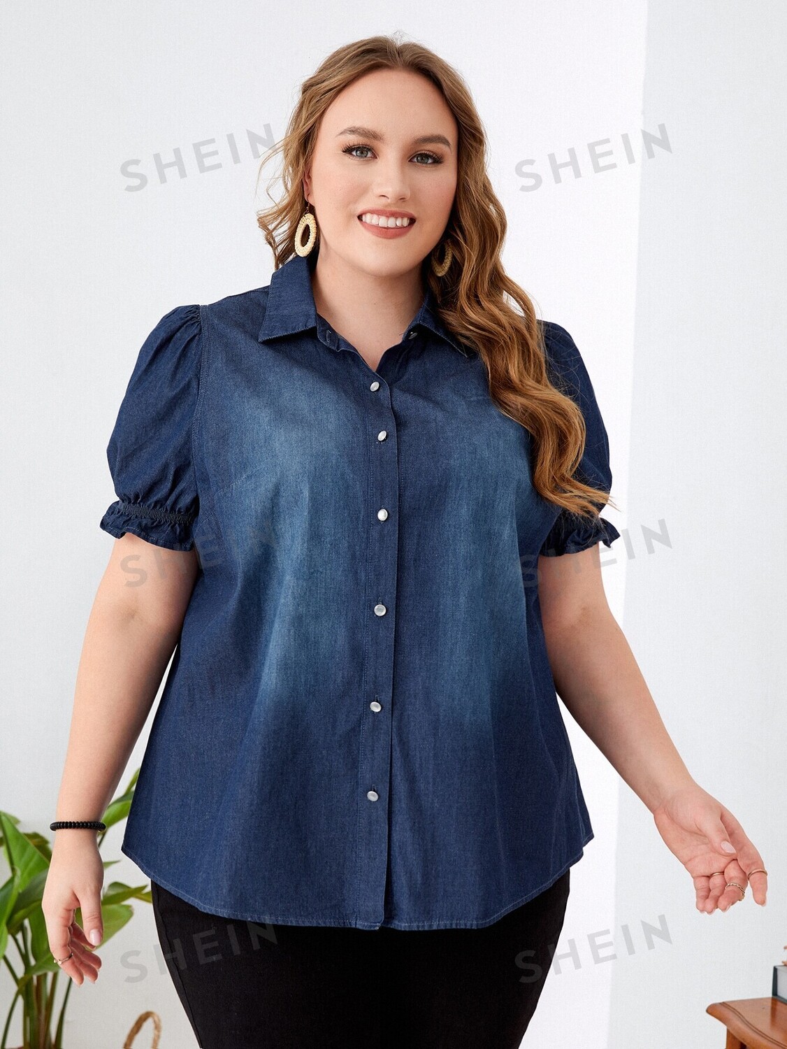 

EMRY ROSE Plus Однотонная джинсовая блузка с рукавами-фонариками Emery Rose, тёмно-синий