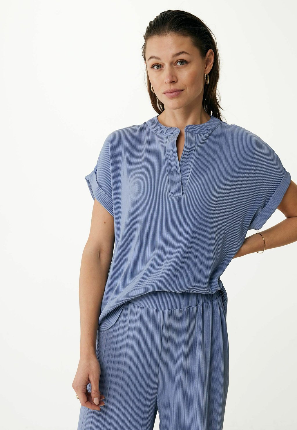 

Базовая футболка SHORT SLEEVE WITH STAND COLLAR - Blouse Mexx, синий