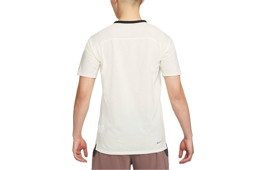 Футболка Nike Dri-FIT Trail Solar Chase Short Sleeve Trail Running T-Shirt 'Coconut Milk', бежевый — фото 2