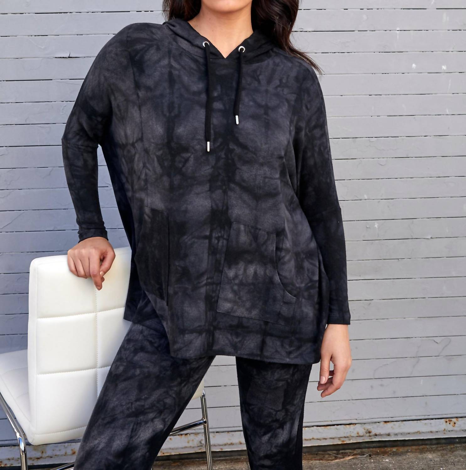 

Худи-пончо в технике тай-дай с масляным принтом French kyss, Oil